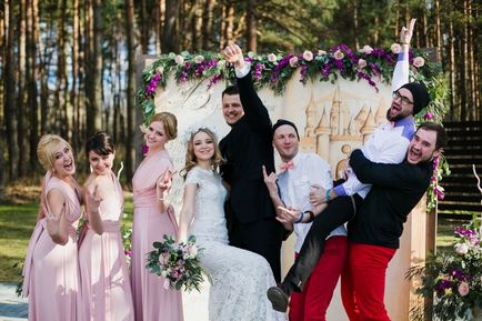 Egy új hagyomány - a koszorúslány (a hagyomány) Egy új hagyomány - a koszorúslány