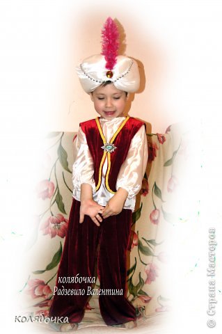 Costumul de Anul Nou al sultanului cu mâinile sale