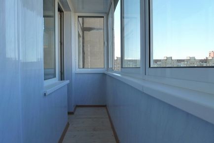 Balkonok bukrokása műanyag panelek és clapboard Moszkvában