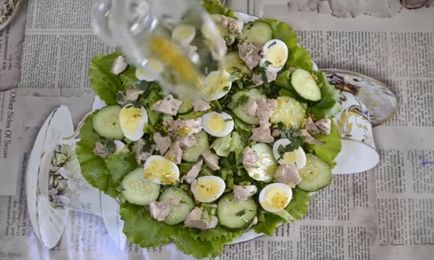 Дуже смачний салат з печінки тріски - 5 покрокових рецептів з фото