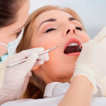 Umflarea gingiei in apropierea dintelui si doare - ce sa fac si cum sa tratezi, ghid pentru stomatologie