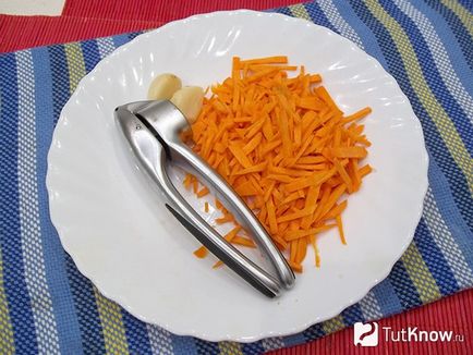 Saláta előétel savanyúság (pácolt) Saláta előétel savanyúság
