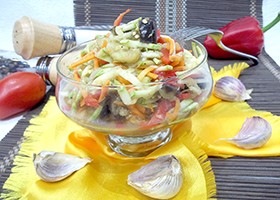 Gustări de salate de legume din legume murate