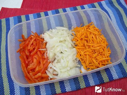 Gustări de salate de legume din legume murate