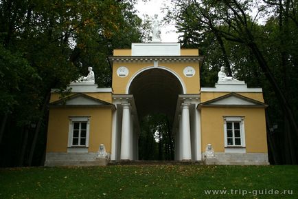 Pavilion (gazebo) în parcul Tsaritsyno