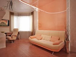 Piersic salon - interior în culori calde cu fotografie