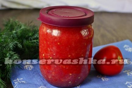 Tomate cu usturoi pentru iarnă printr-o mașină de măcinat cu carne fără a fi gătit