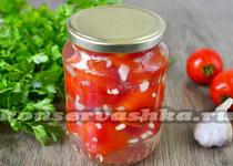 Tomate cu usturoi pentru iarnă printr-o mașină de măcinat cu carne fără a fi gătit