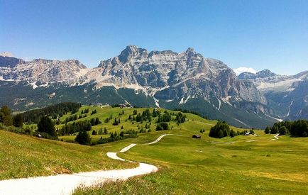 Популярний регіон в італії - доломітові альпи (dolomites)