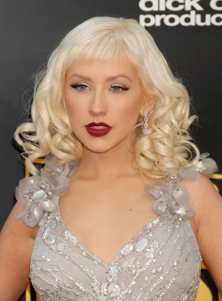 Frizurák csillag Christina Aguilera