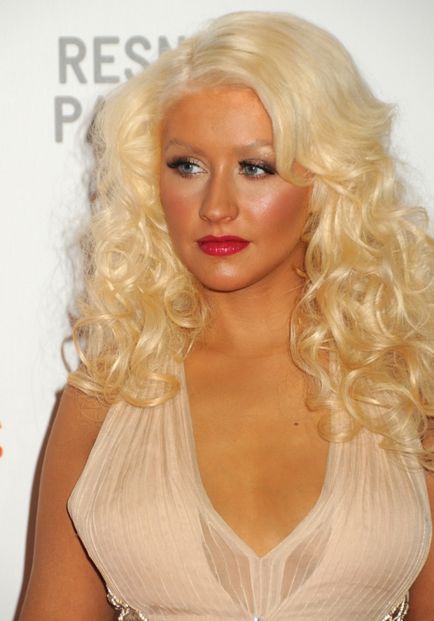 Frizurák csillag Christina Aguilera
