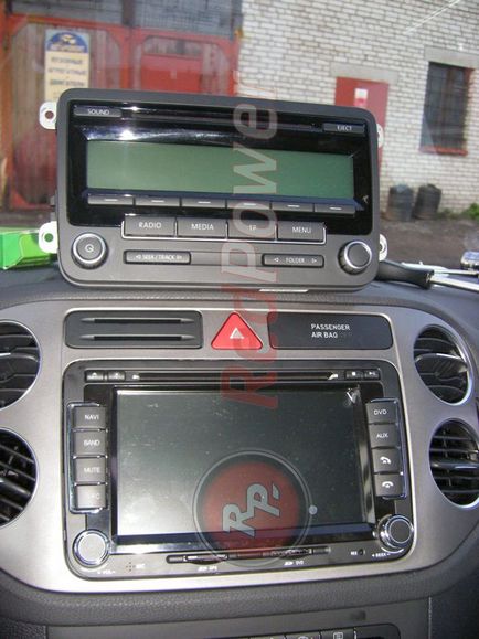 A telepítési folyamat redpower 8904 in Volkswagen Tiguan