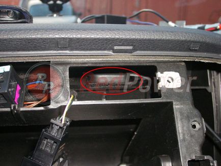 A telepítési folyamat redpower 8904 in Volkswagen Tiguan