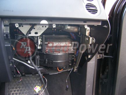 Procesul de instalare al redpower 8904 în volkswagen tiguan