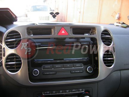 A telepítési folyamat redpower 8904 in Volkswagen Tiguan