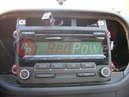 A telepítési folyamat redpower 8904 in Volkswagen Tiguan