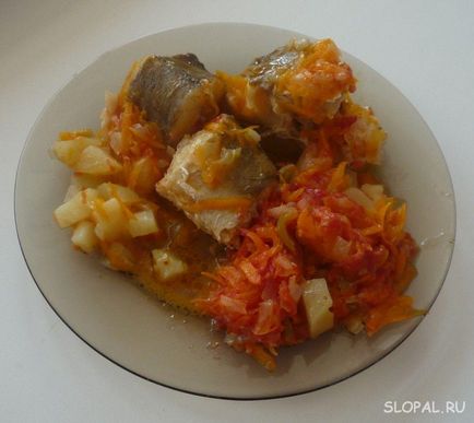 Риба тушкована з овочами і картоплею - рецепти з фото