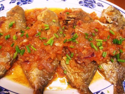 Pește în sos de roșii - un fel de mâncare delicioasă pentru o masă festivă și casuală
