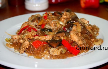 Rizstészta (Funchoza) csirke, gomba, zöldségek és yakitori szósz, povaroshki