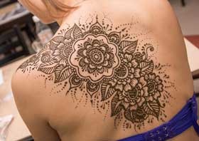 Ábra mehendi (mehndi) hátoldalán (gerinc) (ábra centrifugálás) Ábra mehendi (mehndi) hátoldalán (gerinc)
