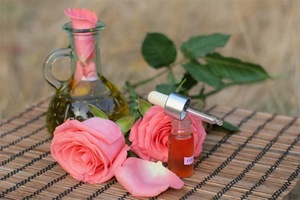 Rose în rețete cosmetologie gătit la domiciliu loțiuni, măști, ulei de trandafir