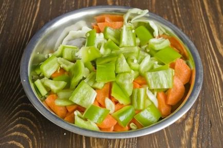Салат з маринованих овочів на зиму