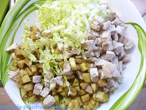 Kínai kel saláta csirkével és alma