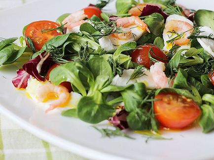 Saláta mozzarella és garnélarák (garnélarák saláta mozzarella) Saláta mozzarellával és garnélák