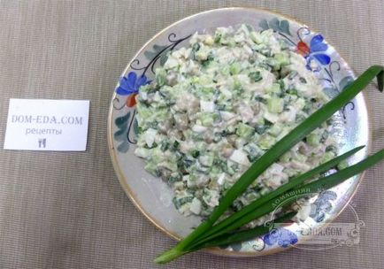 Салат свіжість з курячою грудкою і овочами рецепт з фото