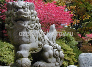Sculptura în grădina japoneză