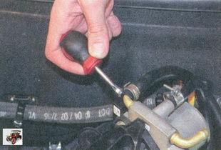 Ki- és beszerelése fojtószelep csomót az autó VAZ Lada Priora 2170 (visszavonás) Ki- és beszerelése fojtószelep csomót az autó VAZ Lada Priora 2170