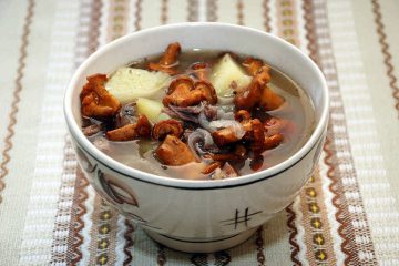Chanterelles supa - cea mai buna supa de ciuperci de la inceputul verii
