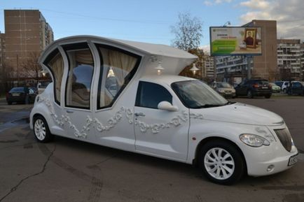 Un autobuz de limuzină de nuntă pentru noii vestiți ruși