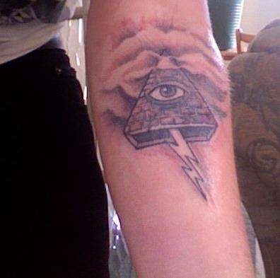 Tattoo Pyramid pe portal