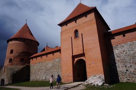 Тракай замок біля озера та інші пам'ятки регіону