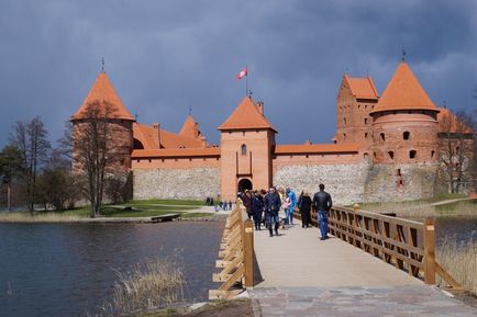 Тракай замок біля озера та інші пам'ятки регіону