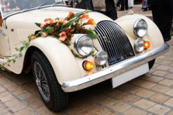 Dekoráció esküvői autó - a gondolat, hogy hozza a betevő