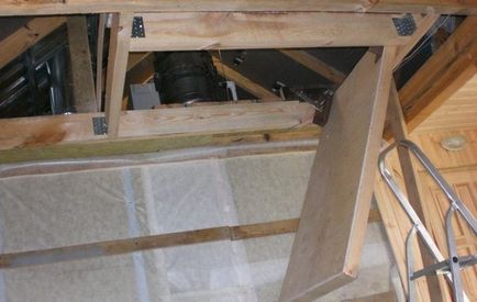 Trapă mansardă izolată cu scări și fără trape de mansardă ob, tavan în podea din lemn,