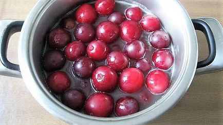 Delicioase gem de prune rosii - 2 retete gem de prune de cires pentru iarna