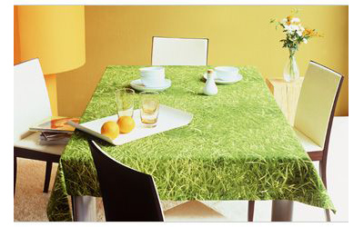 Zöld gyep az asztalon