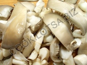 Печеня з грибами в горщиках - смачний домашній покроковий рецепт з фото