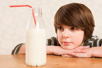 Alergia la lapte este tratată numai cu lapte topit - știri gogetnews