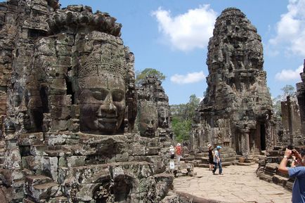 Angkor Wat este un complex templu din Cambodgia