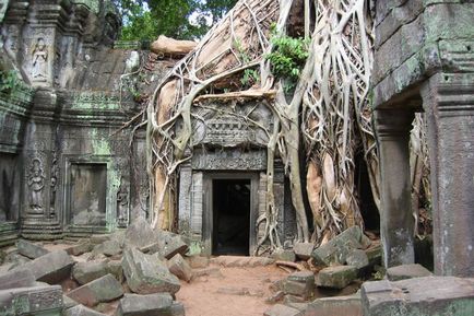 Angkor Wat este un complex templu din Cambodgia