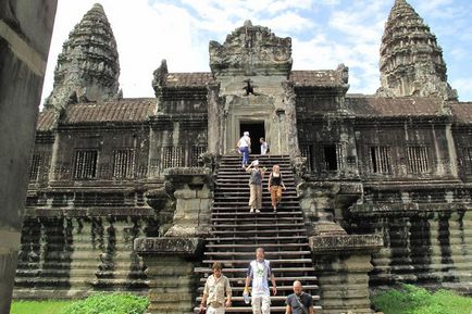 Angkor Wat este un complex templu din Cambodgia