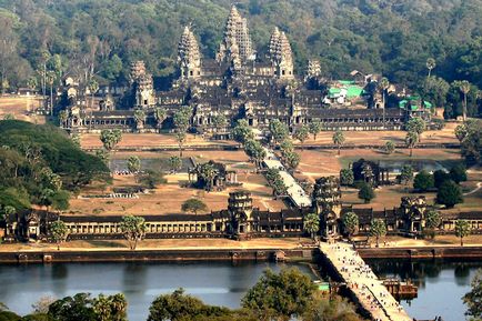 Angkor Wat este un complex templu din Cambodgia