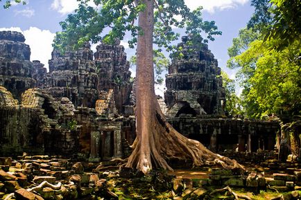 Angkor Wat este un complex templu din Cambodgia