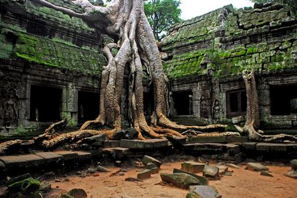 Angkor Wat este un complex templu din Cambodgia