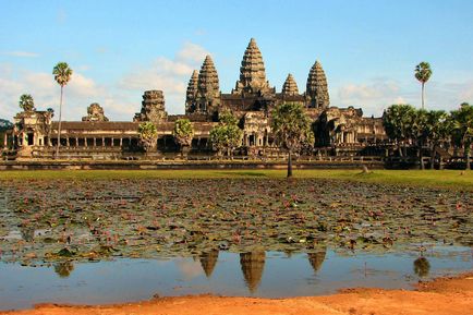 Angkor Wat este un complex templu din Cambodgia