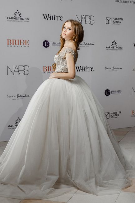 Анна Хилькевич і відомі блогери вийшли на подіум у весільних сукнях lavenir boutique · w